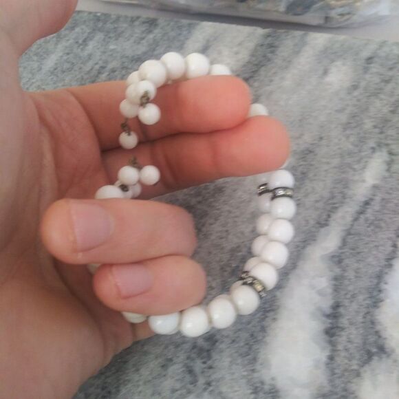 Vintage Beaded Memory Wire Bracelet, White and Rhinestone Beads, Stretch, Estate - Picture 2 of 4